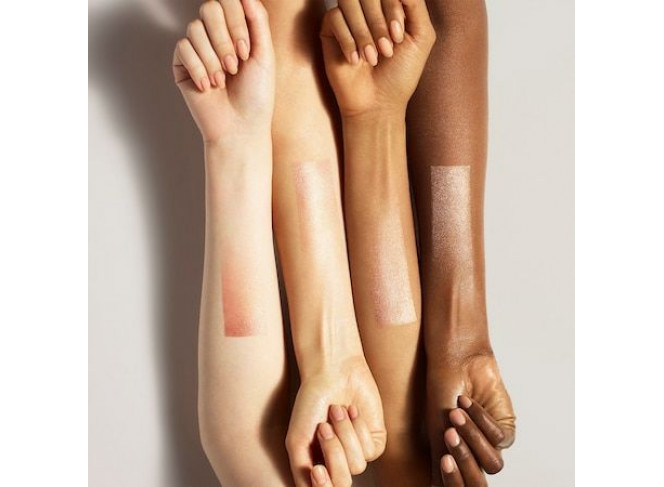 Fenty Beauty Pompom de Glitter Iluminador Fairy Bomb